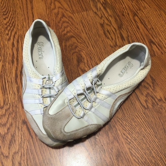 Sketchers size 10 leather shoes. Slip on super comfortable - Picture 5 of 12